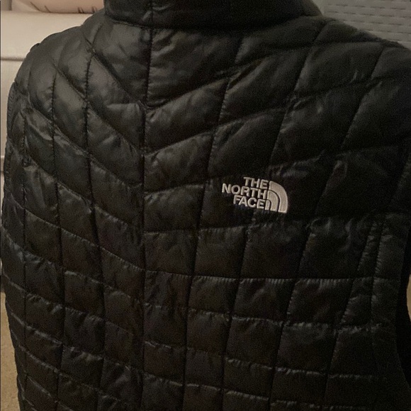 The North Face Black Quilted Vest Insulated Outerwear - Picture 3 of 3